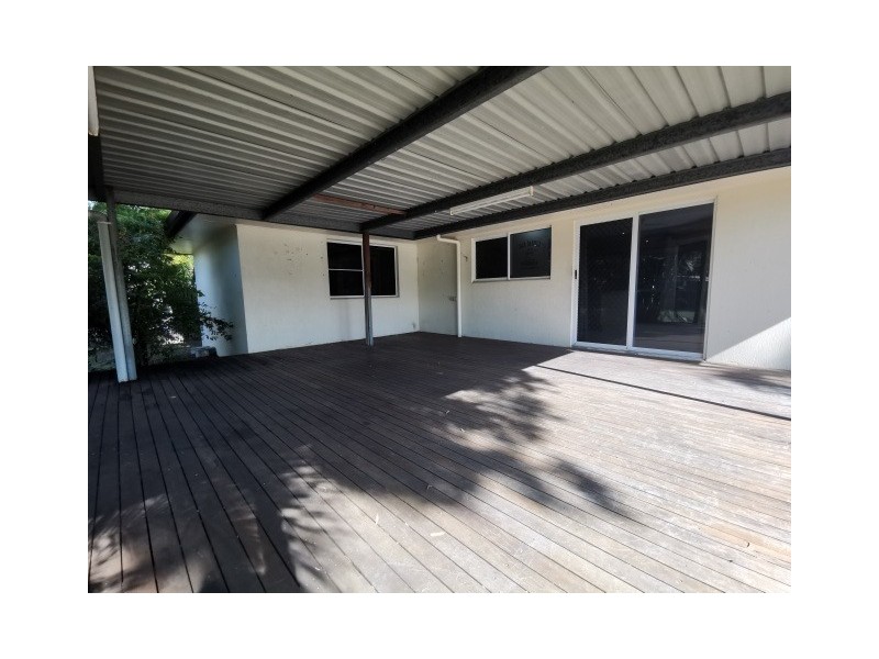 2 Hickory Court, Bushland Beach QLD 4818