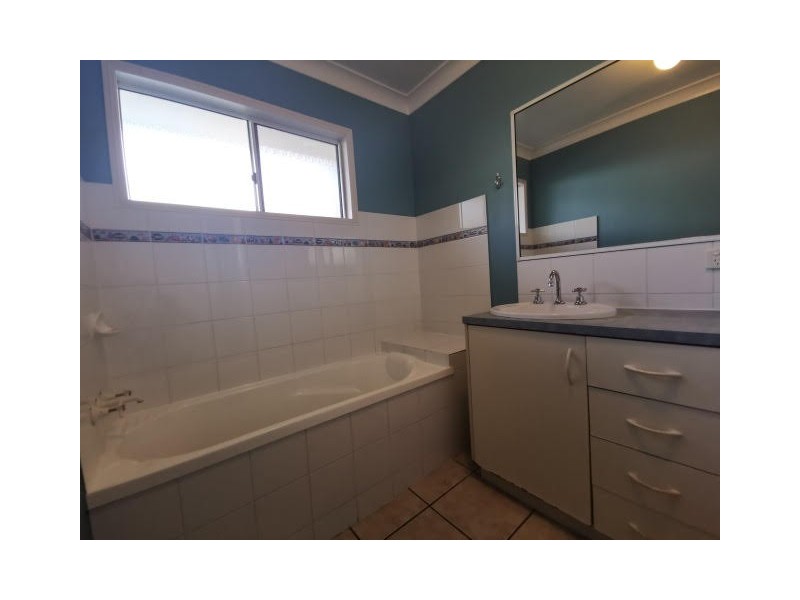 2 Hickory Court, Bushland Beach QLD 4818