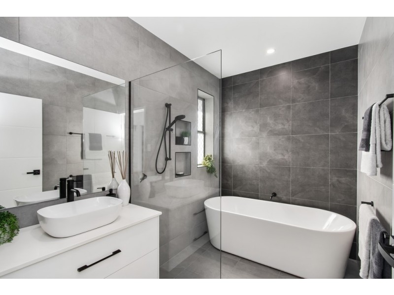 7 Pasco Drive, Burdell QLD 4818