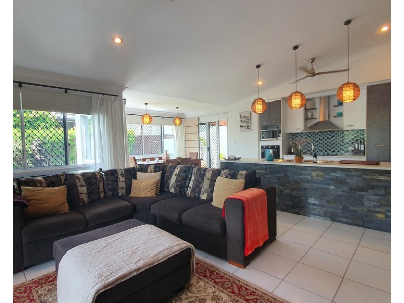 17 Shutehaven Circuit, Bushland Beach QLD 4818