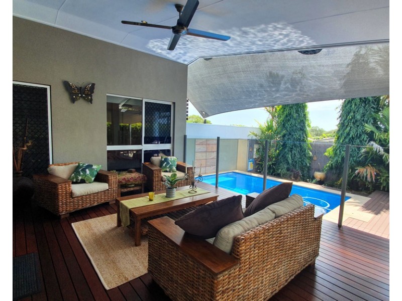 17 Shutehaven Circuit, Bushland Beach QLD 4818