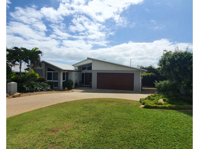 17 Shutehaven Circuit, Bushland Beach QLD 4818