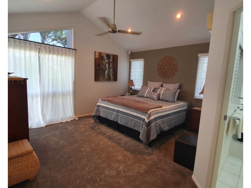 17 Shutehaven Circuit, Bushland Beach QLD 4818