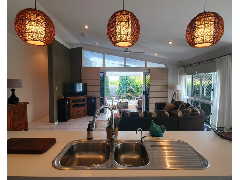 17 Shutehaven Circuit, Bushland Beach QLD 4818