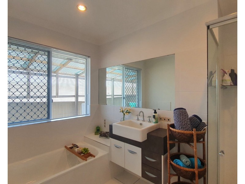 17 Shutehaven Circuit, Bushland Beach QLD 4818