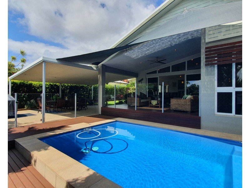 17 Shutehaven Circuit, Bushland Beach QLD 4818