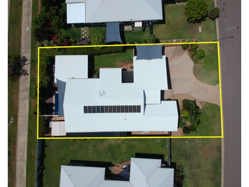 17 Shutehaven Circuit, Bushland Beach QLD 4818