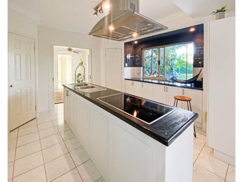 23 Manuka Court, Bushland Beach QLD 4818