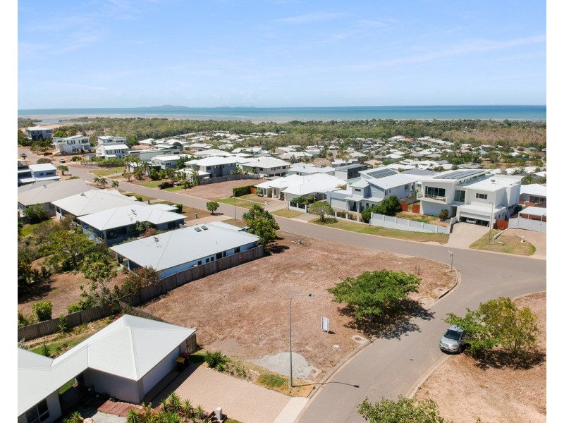 11 Chilott Court, Bushland Beach QLD 4818