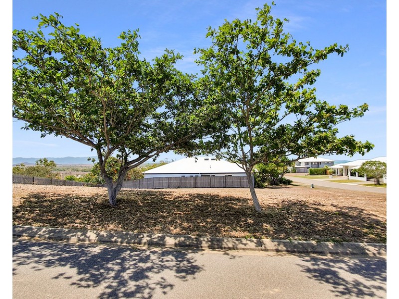 11 Chilott Court, Bushland Beach QLD 4818