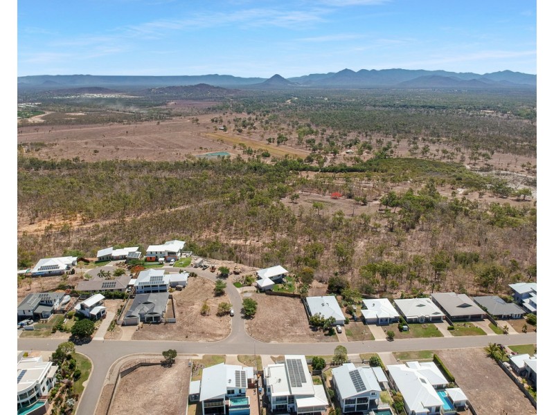 11 Chilott Court, Bushland Beach QLD 4818