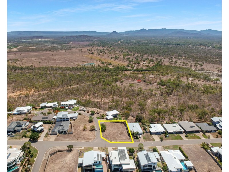 11 Chilott Court, Bushland Beach QLD 4818