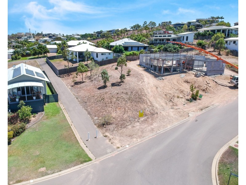 33 Shutehaven Circuit, Bushland Beach QLD 4818