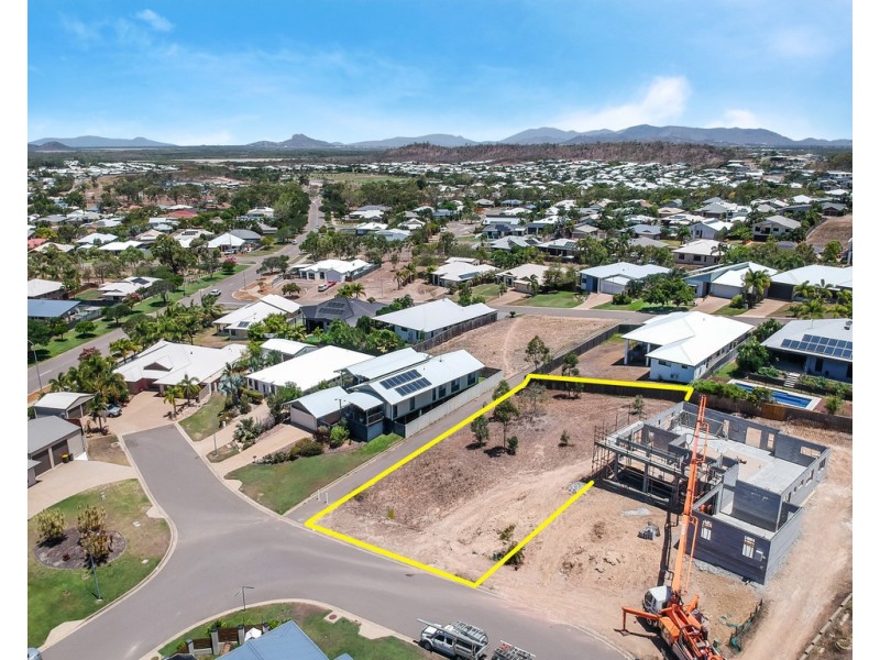 33 Shutehaven Circuit, Bushland Beach QLD 4818