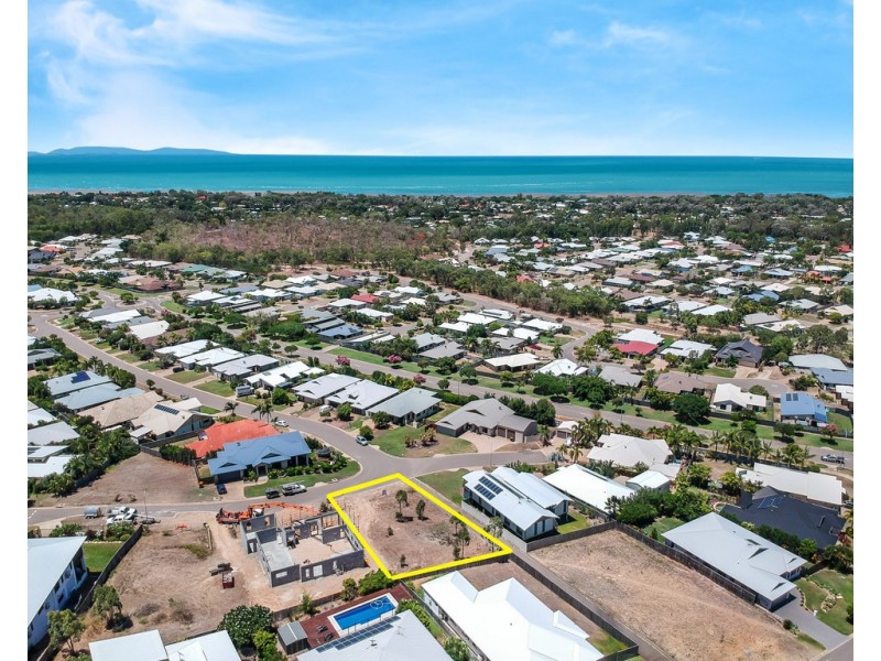 33 Shutehaven Circuit, Bushland Beach QLD 4818