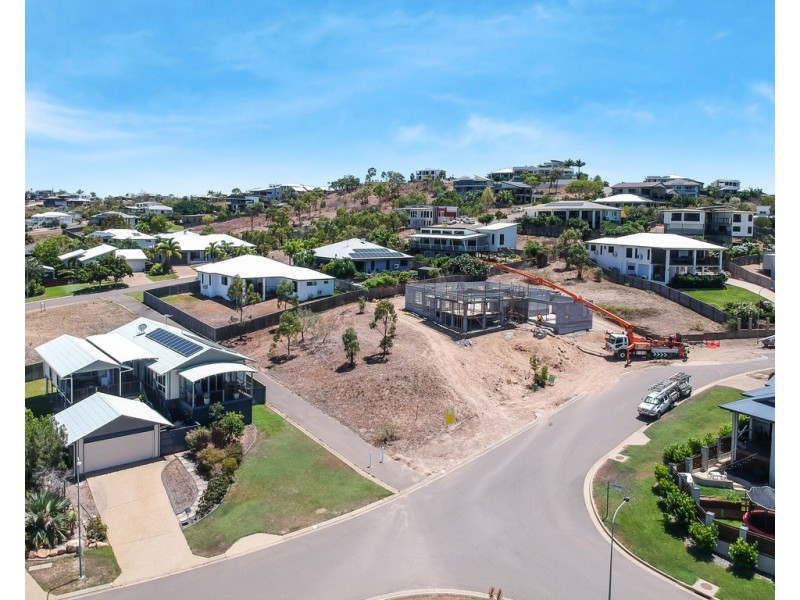 33 Shutehaven Circuit, Bushland Beach QLD 4818