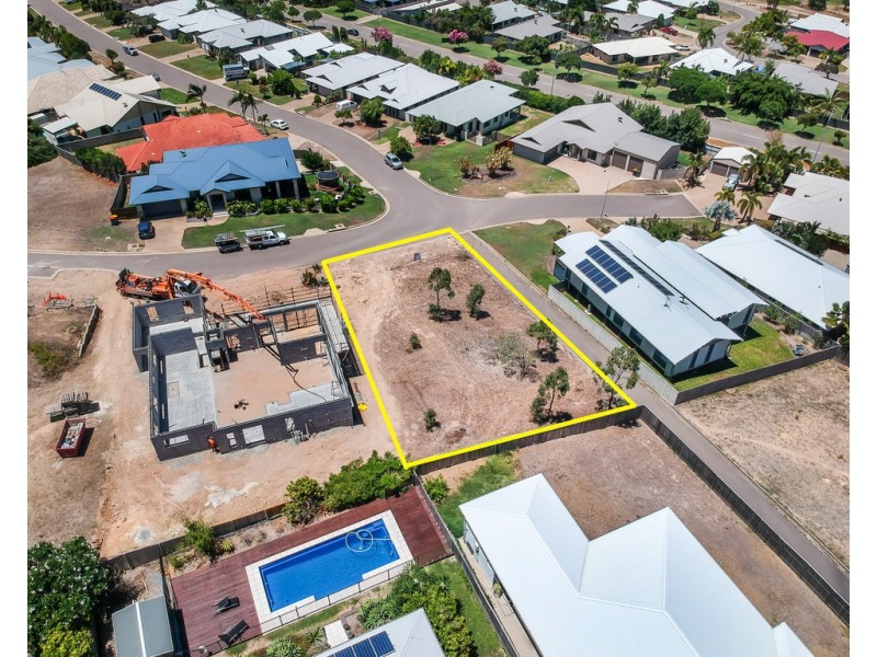 33 Shutehaven Circuit, Bushland Beach QLD 4818