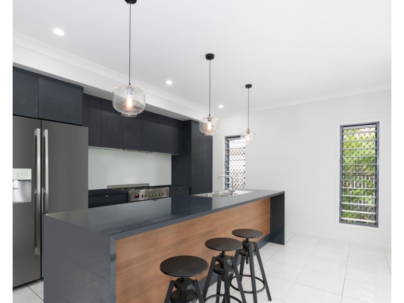 7 Beach Oak Drive, Mount Low QLD 4818