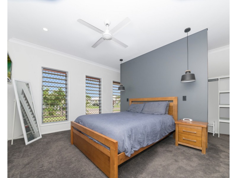 7 Beach Oak Drive, Mount Low QLD 4818