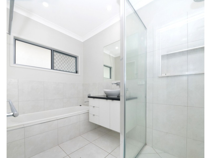 7 Beach Oak Drive, Mount Low QLD 4818