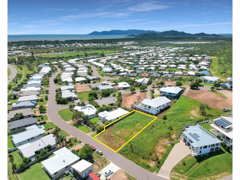 16 Deedes Crescent, Bushland Beach QLD 4818