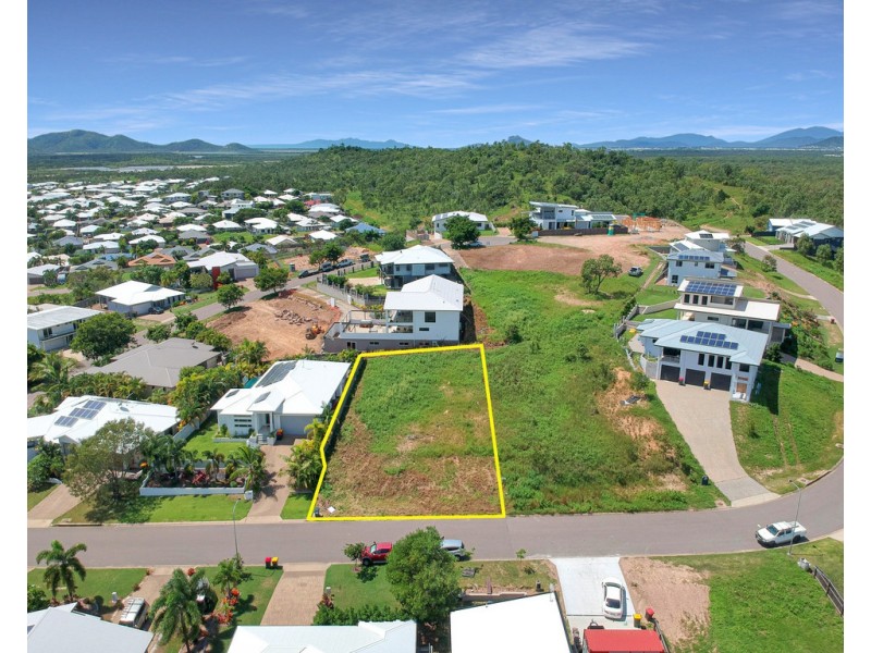 16 Deedes Crescent, Bushland Beach QLD 4818