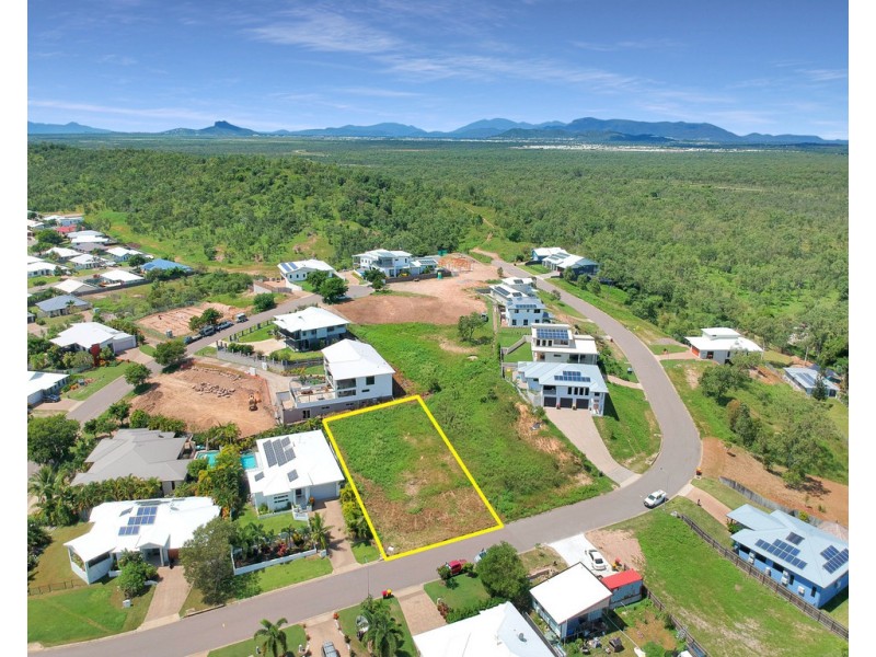 16 Deedes Crescent, Bushland Beach QLD 4818