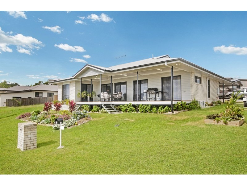 8 Deedes Crescent, Bushland Beach QLD 4818