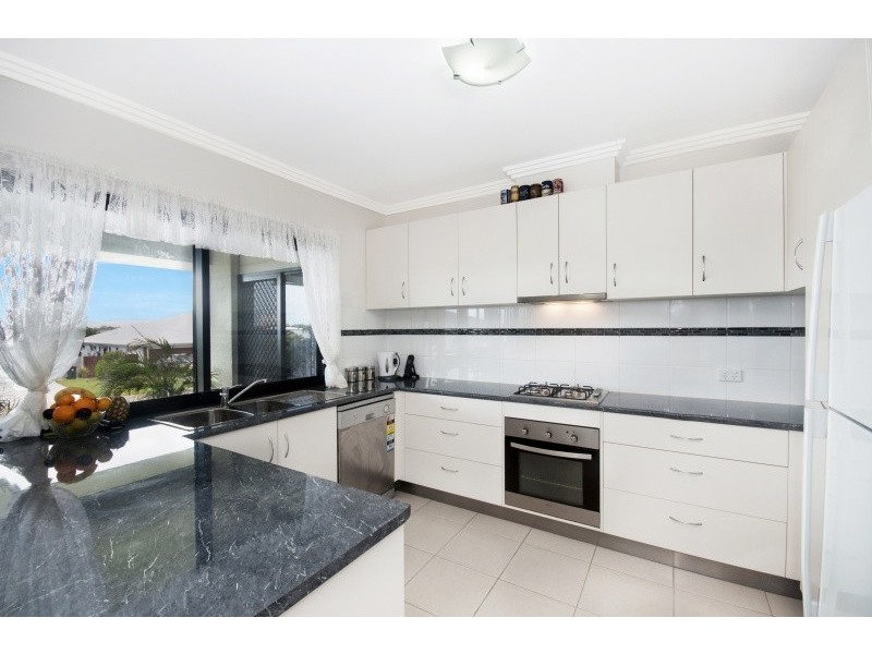 8 Deedes Crescent, Bushland Beach QLD 4818