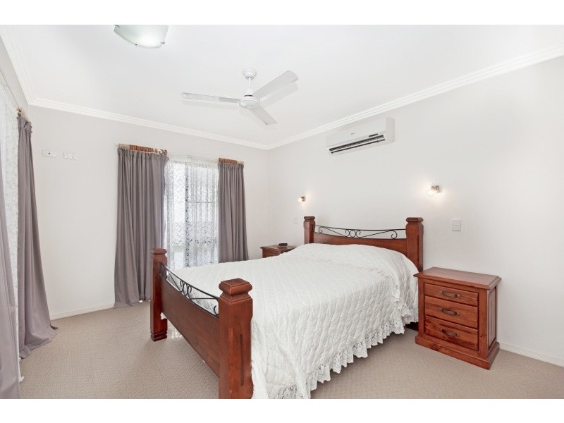 8 Deedes Crescent, Bushland Beach QLD 4818