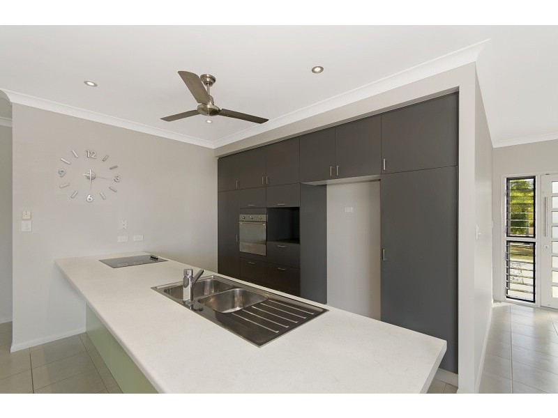 5 Deedes Crescent, Bushland Beach QLD 4818