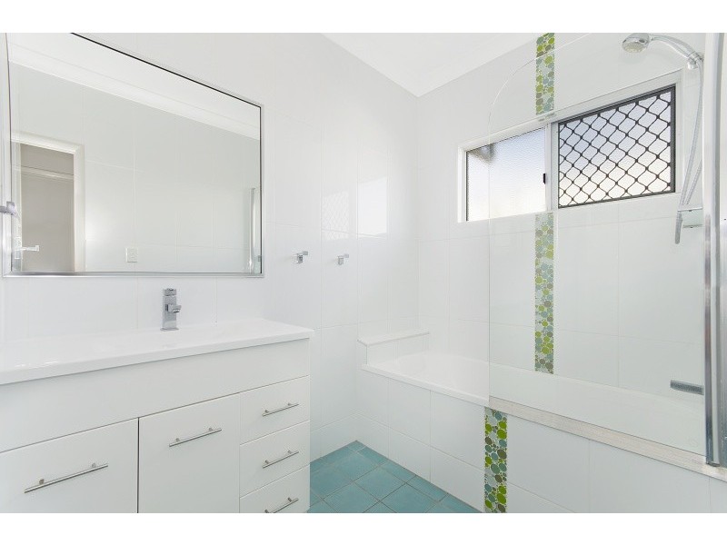 5 Deedes Crescent, Bushland Beach QLD 4818