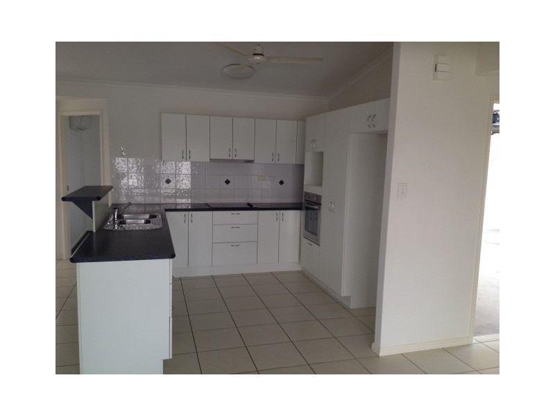 4 Daintree Drive, Bushland Beach QLD 4818