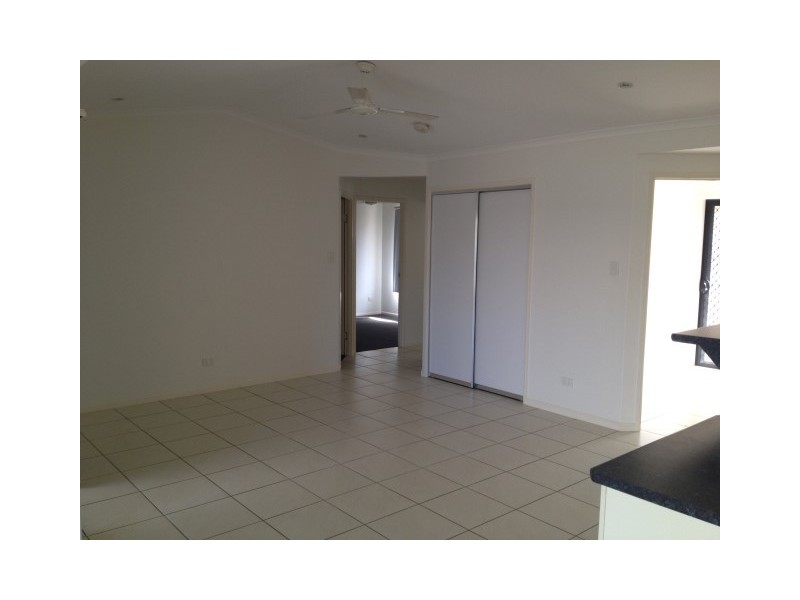 4 Daintree Drive, Bushland Beach QLD 4818