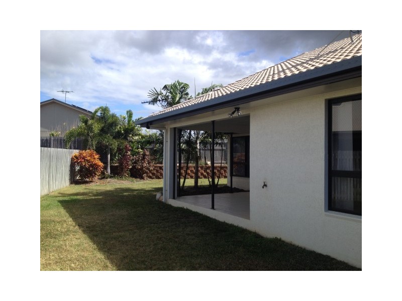 4 Daintree Drive, Bushland Beach QLD 4818