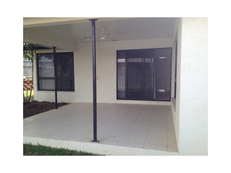 4 Daintree Drive, Bushland Beach QLD 4818