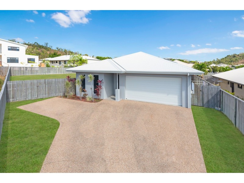 8 Cowrie Court, Bushland Beach QLD 4818