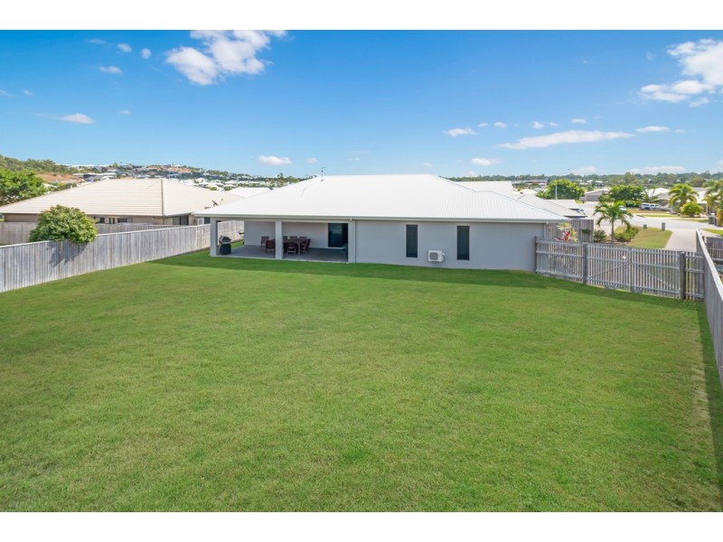 8 Cowrie Court, Bushland Beach QLD 4818
