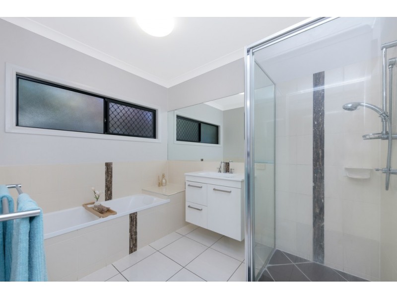 17 Deedes Crescent, Bushland Beach QLD 4818