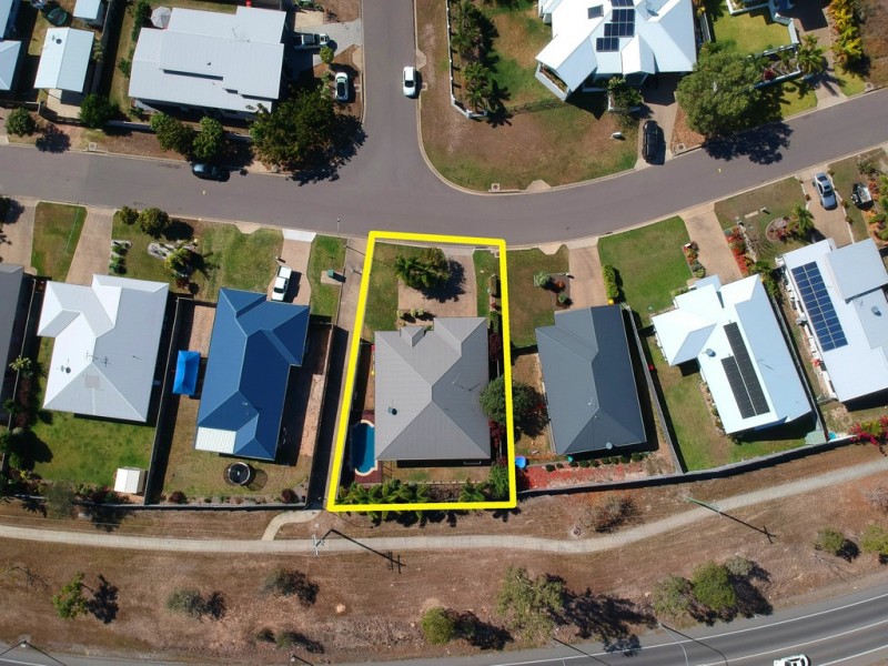 17 Deedes Crescent, Bushland Beach QLD 4818