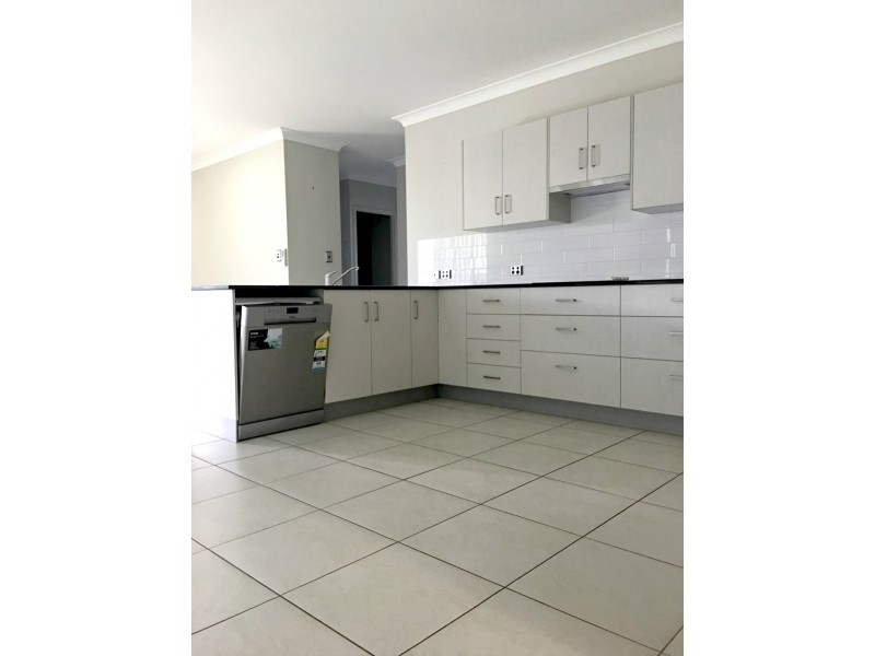 27 Conway Street, Mount Low QLD 4818