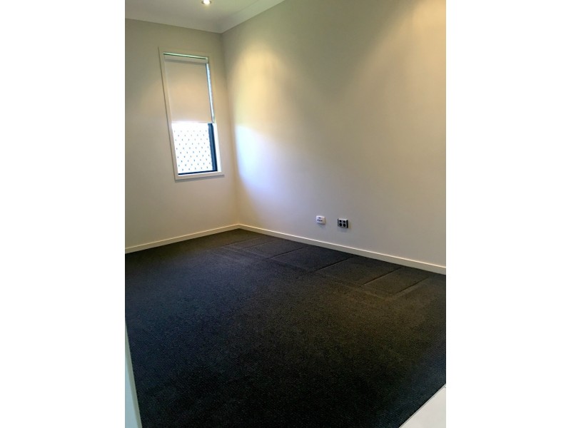 27 Conway Street, Mount Low QLD 4818