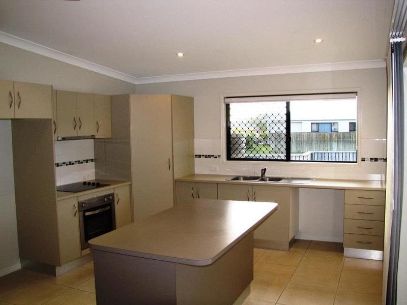 31 Hillock Crescent, Bushland Beach QLD 4818