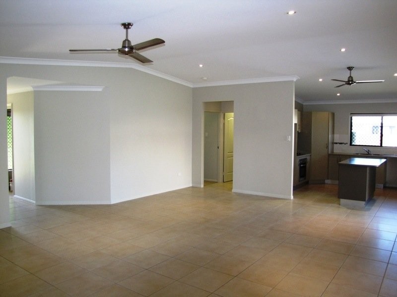 31 Hillock Crescent, Bushland Beach QLD 4818