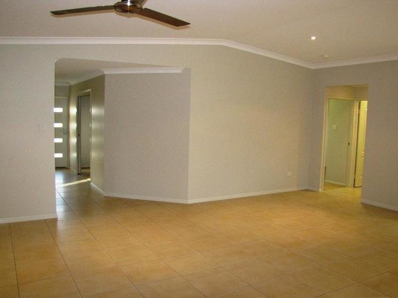 31 Hillock Crescent, Bushland Beach QLD 4818