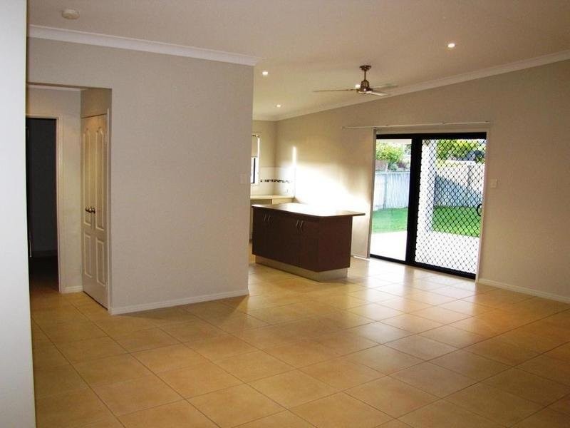 31 Hillock Crescent, Bushland Beach QLD 4818