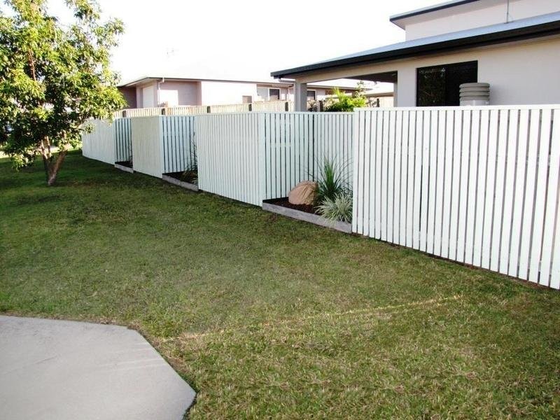 31 Hillock Crescent, Bushland Beach QLD 4818