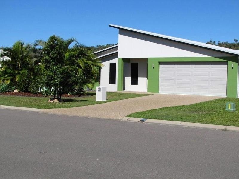 31 Hillock Crescent, Bushland Beach QLD 4818