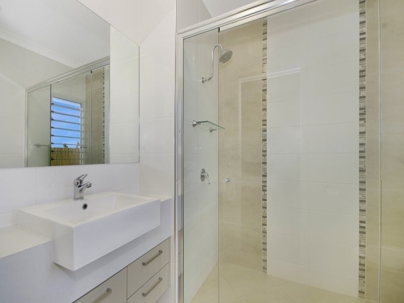 2 Dune Parade, Bushland Beach QLD 4818