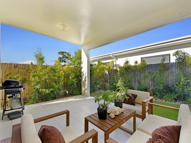 2 Dune Parade, Bushland Beach QLD 4818